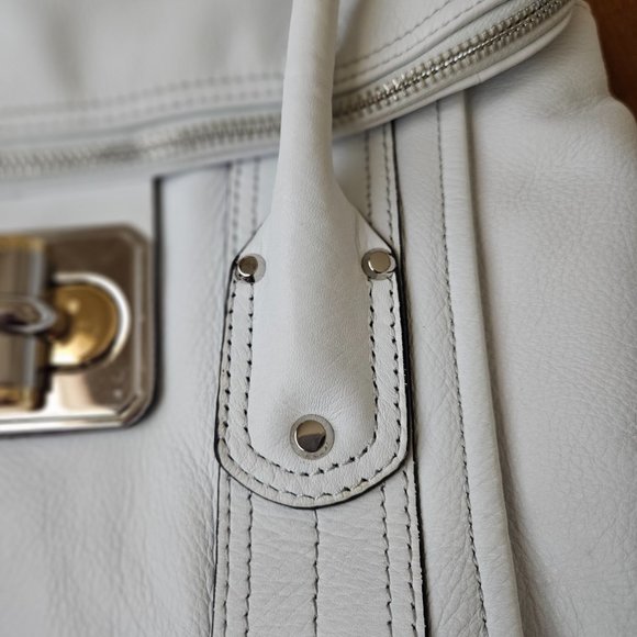 B Makowsky White Leather Shoulder Bag - Picture 11 of 13